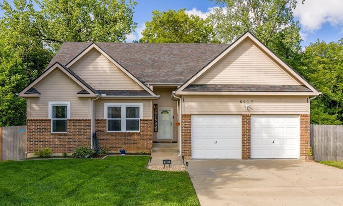 I-435 West KC-KS House | Rogers Royale - 2 mi to Legends & Kansas Speedway