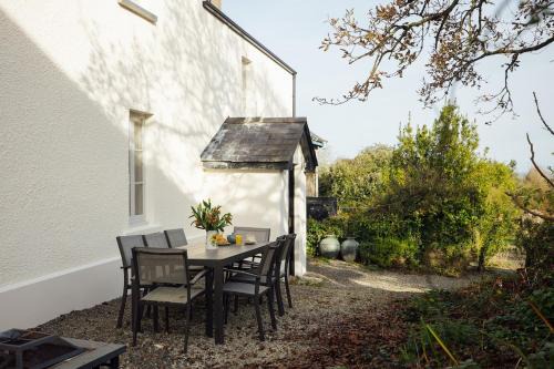 Haverfordwest House | Rogeston House - Charming farmhouse in picturesque Pembrokeshire