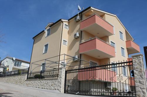 Podglavica Apartment | Rogoznica Apartments Kristina