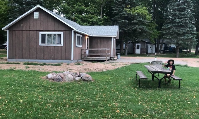 Ainsworth House | Rolling Stone Lakeside Cabin 3 East Shore Resort 3 Bedroom
