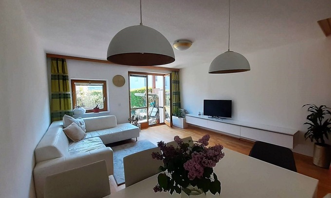 Hirschstetten Apartment | Romanson Garden Apartment