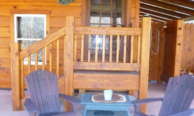 Bostic Cabin | Romantic 5* Luxury Creekside Cabin for 2 * 28 acres * Jacuzzi * Home Made Bread