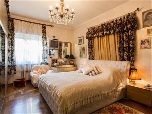 Bullona Apartment | Romantic & Artistic Apartment
