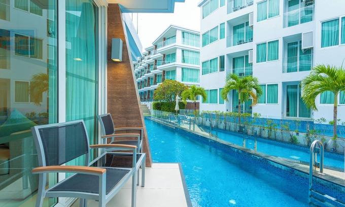 Rawai Condo | Romantic Beach Bar Fine Dining Swim c109
