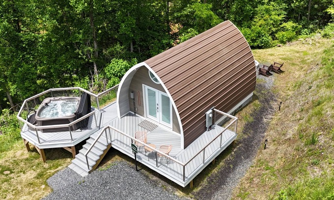 Bakersville Cabin | Romantic Blue Ridge Mountain cabin nature, view & modern with hot tub