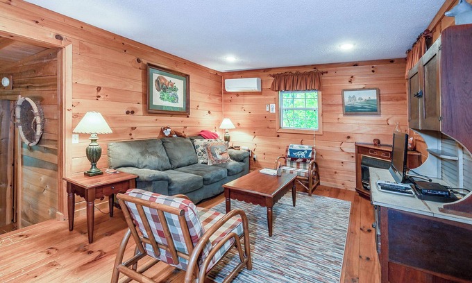 Lake Toxaway Cabin | Romantic Bungalow - Hike to Dozens of Waterfalls