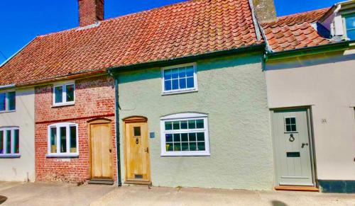 Framlingham House | Romantic* Castle on the Hill Cottage *Framlingham