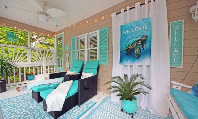 Emerald Isle Apartment | Romantic Celebrations Meet the Beach! [Suite Escape]