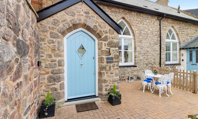 Sidmouth Cottage | Romantic Cosy Seaside Cottage in Central Sidmouth With Free Parking