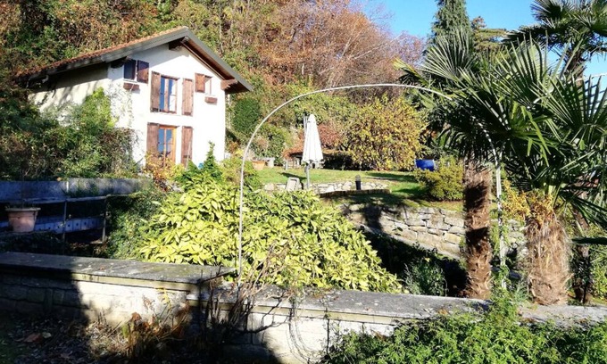 Belgirate House | Romantic cottage surrounded by greenery with lake view