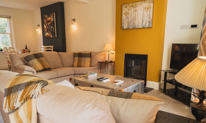 West Lulworth Cottage | Romantic Cottage Retreat in Heart of Lulworth Cove