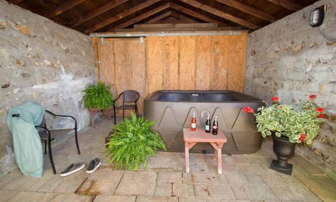 Hot Springs Cottage | ROMANTIC COTTAGE~HOT TUB~WALK TO TOWN~Wi-Fi ~PETS~