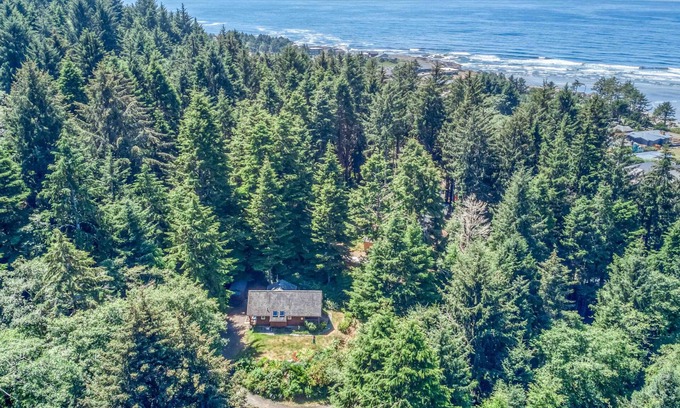 Yachats House | Romantic Cottage Perfect for a Couple or Family Getaway!