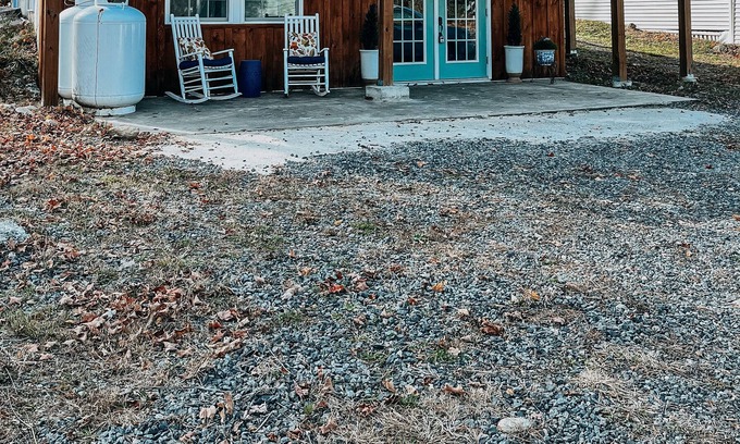 Cranesville Cottage | Romantic Cottage w/ Private Lake Access