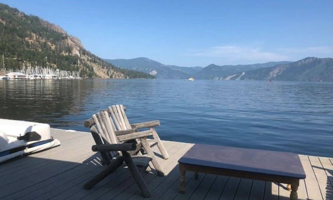 Bayview Boat Rental | Romantic cozy floating house