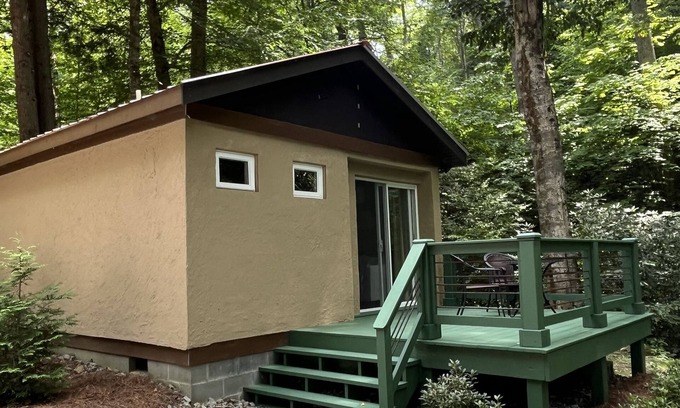 Sylva Cottage | ROMANTIC CREEKSIDE MOUNTAIN COTTAGE