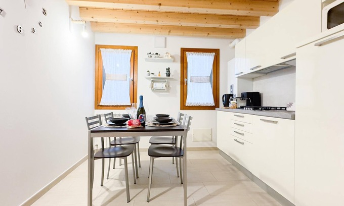 Chioggia Apartment | Romantic Flower in Chioggia