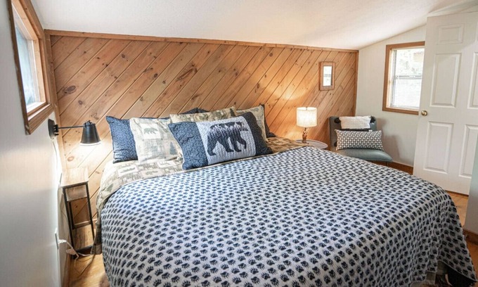 Blairsville Cabin | Romantic Gateway in the Woods
