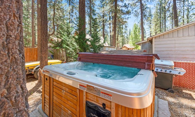 Big Bear City House | Romantic Getaway by Big Bear Cool Cabins