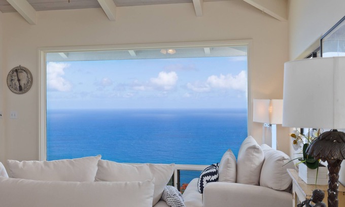 Kukuihaele Cottage | Romantic getaway for 2 at the Cliffhouse at the rim of Waipio Valley