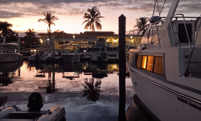 Naples Boat Rental | Romantic getaway