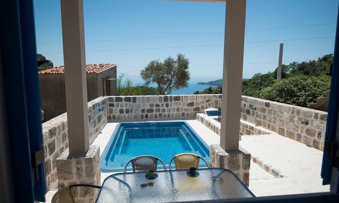 Boreti Villa | Romantic Getaway Villa Amelie with Pool