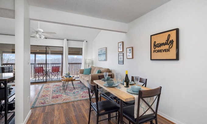 Notch Estates Condo | Romantic getaway with a view; close to SDC and the Branson Strip