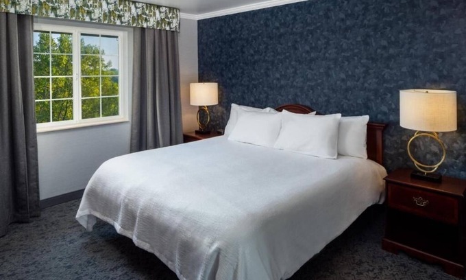 Galena Hotel | Romantic Guestroom Perfect for Couples’ Escape