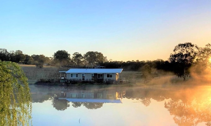 Lovedale House | Romantic lakehouse set in a private vineyard in the Hunter Valley