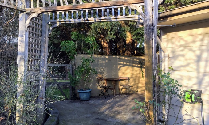 Eildon House | Romantic Lakeside Getaway with Spa - Pet Friendly - 20% OFF