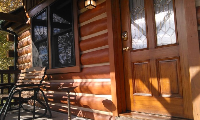 Stockwell Cabin | Romantic log cabin getaway--45 min NW of Indianapolis