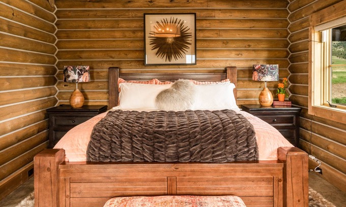 Livingston Cabin | Romantic Log Cabin in Paradise Valley, Montana