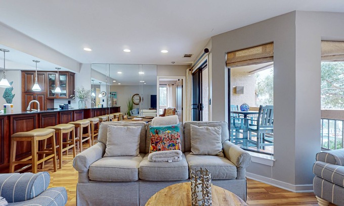 Shelter Cove Condo | Romantic Marina View Condo w/Free WiFi, Balconies, Washer/Dryer, & Shared Pool