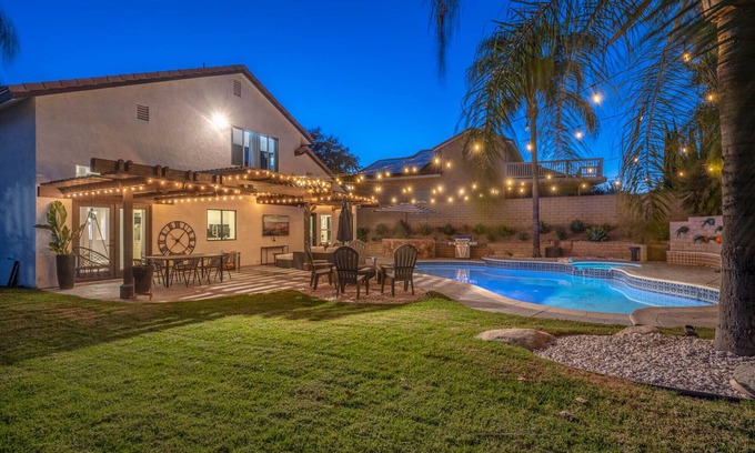Santa Clarita House | Romantic Modern Villa W/heated pool