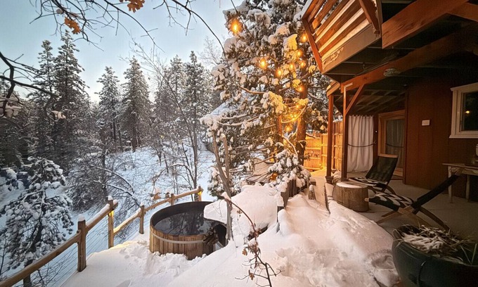 Arrowbear Lake Cabin | Romantic Oasis: Private hot tub, Sauna and intimacy awaits you