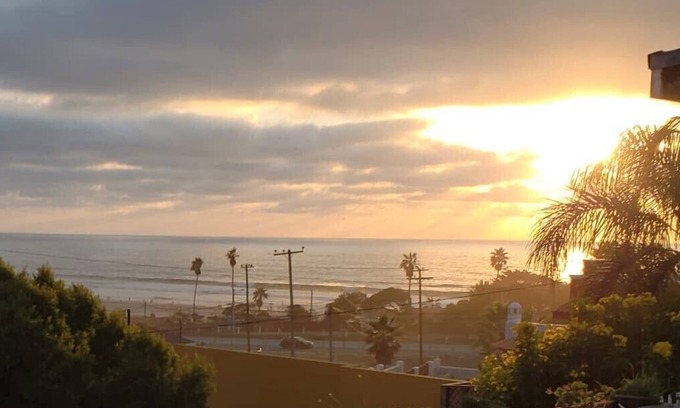 La Fonda Cottage | Romantic Ocean & Garden house - beach access and views