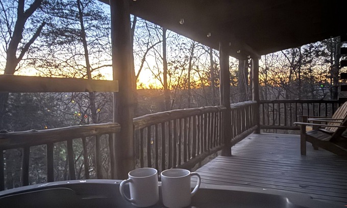Branson Cabin | Romantic Ozark Cabin w/Hot Tub & Forest Views