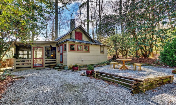 Highlands House | Romantic, Private, Restored,Stone gas fireplace,Glass heated porch,Firepit