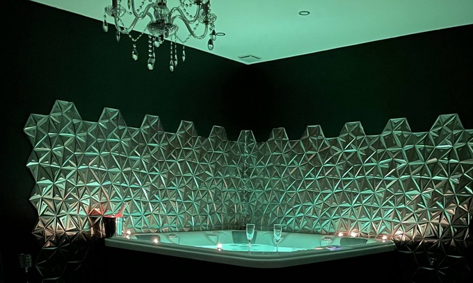 Roujan Apartment | Romantic room with private jacuzzi