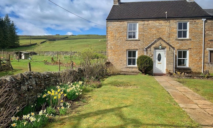 Nenthead Cottage | Romantic rural retreat for 8 w/log burner (Pets welcome!)