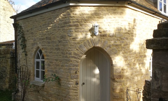 Avening Cottage | Romantic Rural Retreat