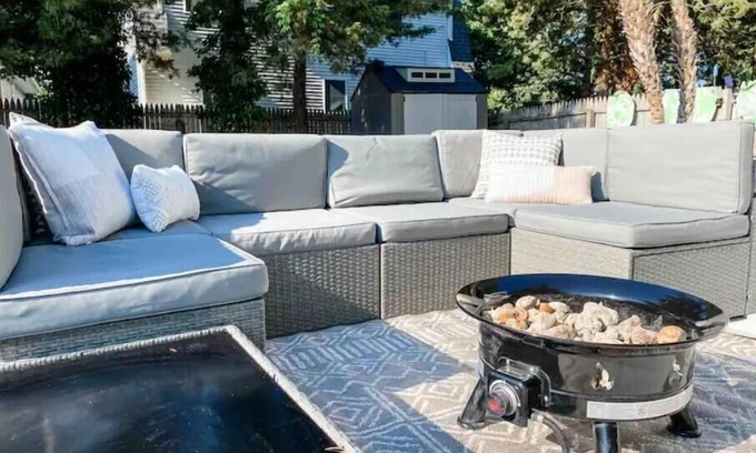 Villas House | Romantic Saltbox Bungalow! HOT TUB & walk 2 quiet beach w/beautiful sunsets!