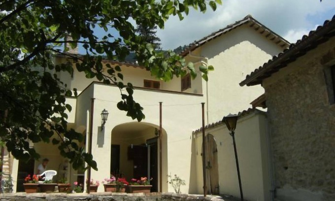 Arrone House | Romantic single house in the country with garden and complete equipment