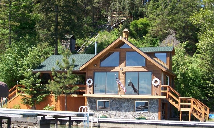 Somers Cabin | Romantic Somers Bay Boathouse with Dock