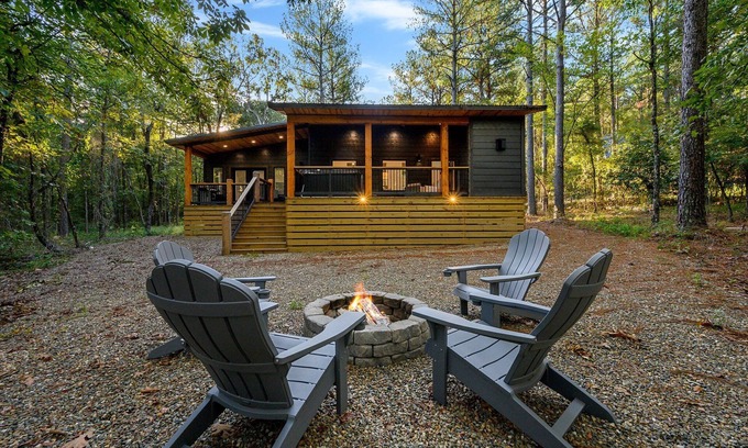 Pickens Cabin | Romantic,Spacious,Modern Cabin | Hot Tub!