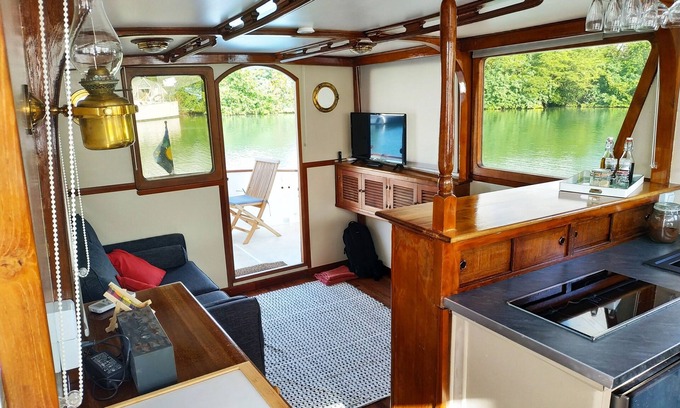 Le Gosier Boat Rental | Romantic stay on boat at pier