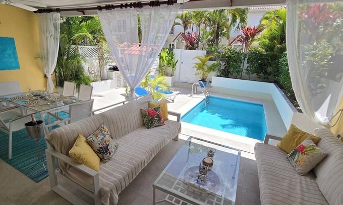 Porters House | Romantic villa - free beach club access - own pool