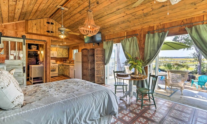 Midway Apartment | Romantic Waterfront Getaway in Midway, GA!