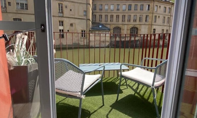 Les Iles Apartment | Romantique "comme à Venise" ⭐️ ⭐️ ⭐️ ⭐️ on the water with parking