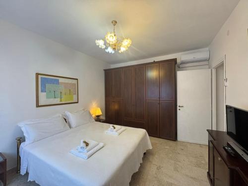 Garbatella Apartment | Rome in Retro Style
